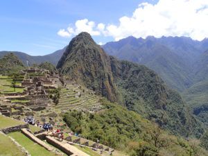 Machu_Picchu_Sunny_Day_Peru