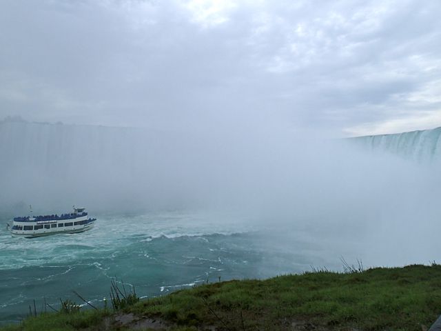 View_of_Maid_in_the_mist-Niagara_Falls_Canada