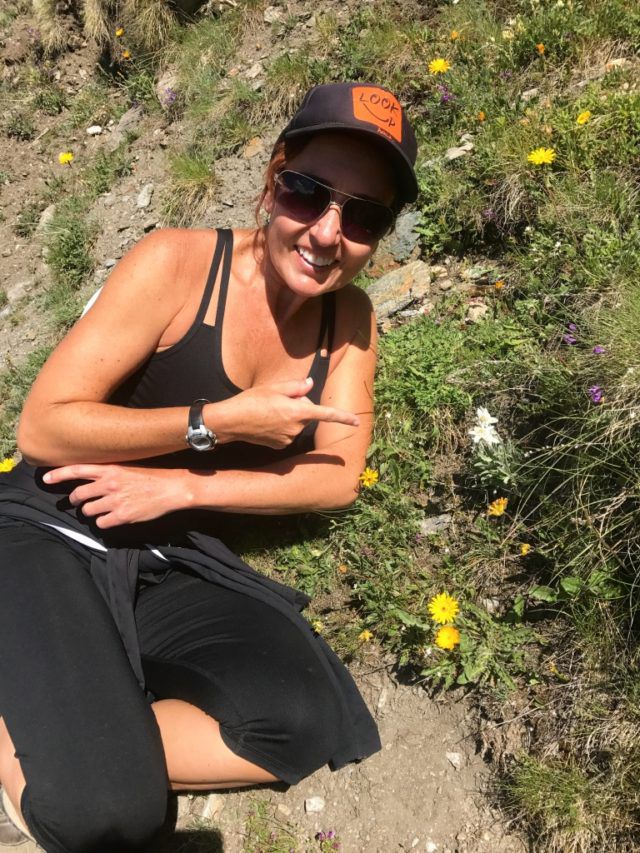 Heidi_Siefkas_with_Edelweiss_Flower_in_the_Alps