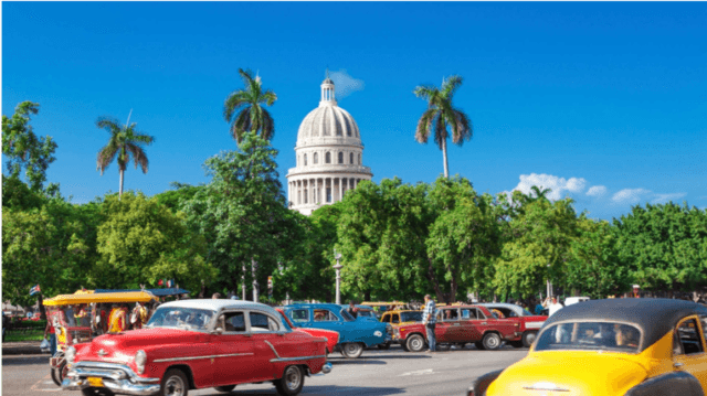 Havana_Cuba_Capitol_Building_and_Classic_Cars