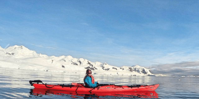Kayaking_in_Antartica