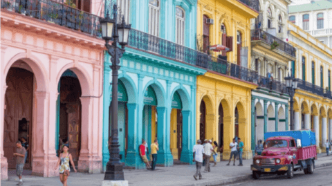 Colorful_Havana_Street_Capitol