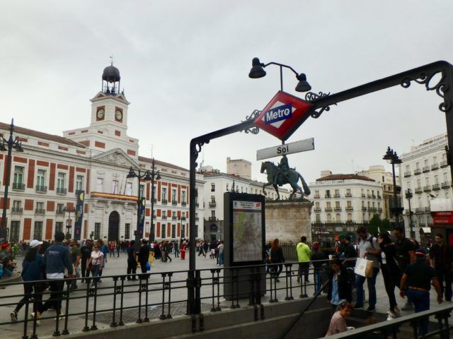 Puerta_del_Sol_Madrid_Spain