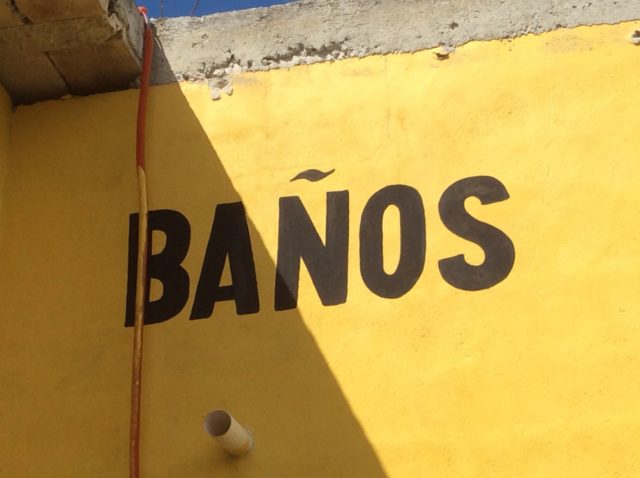 Baño_in_havana_Cuba