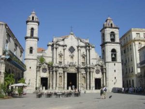 Catedral_plaza_old_havana_Cuba