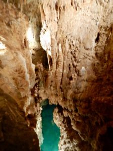Bridal_Cave_Lake_of_the_Ozarks