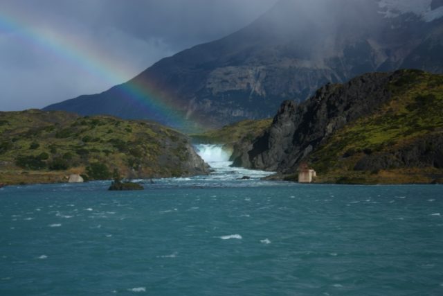 Lake_Pehoe_Patagonia_Chile